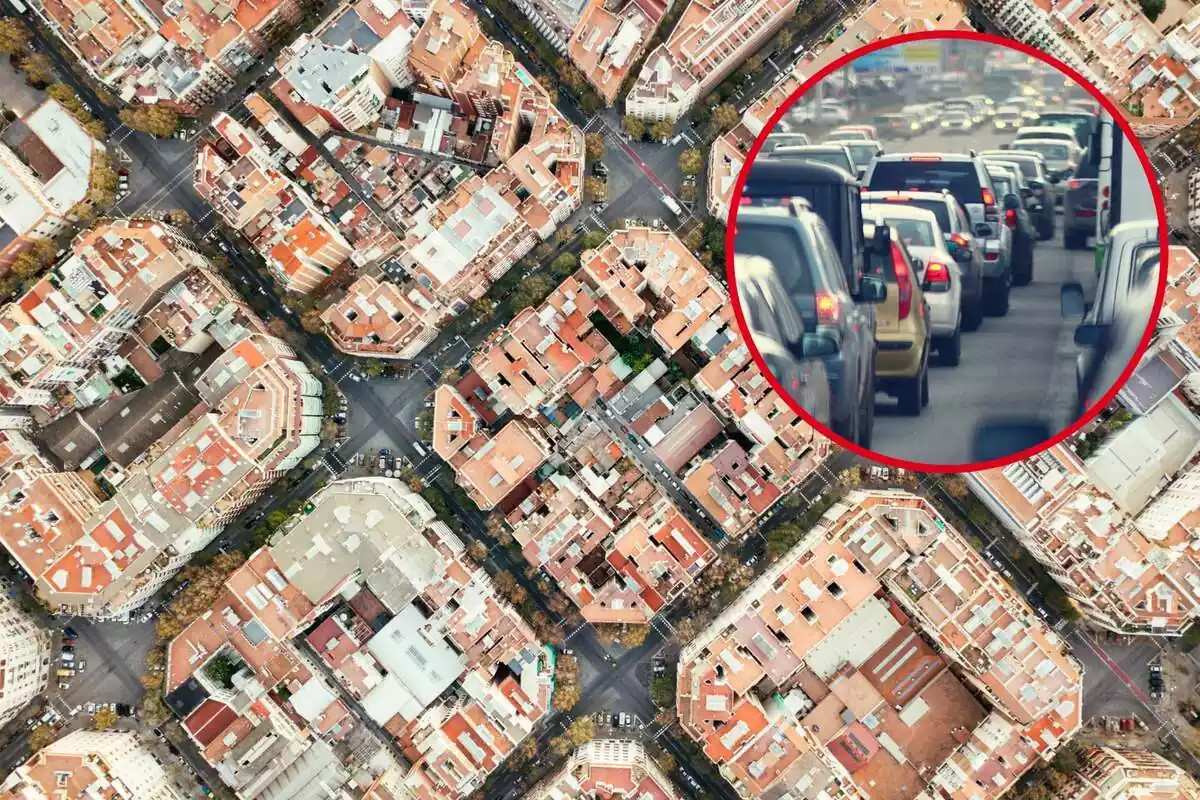 Montaje de foto zenital de Barcelona y círculo de retenciones en el tráfico de coches