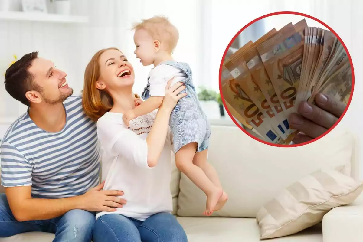 Una familia feliz con un bebé en brazos y un círculo que muestra billetes de euro.