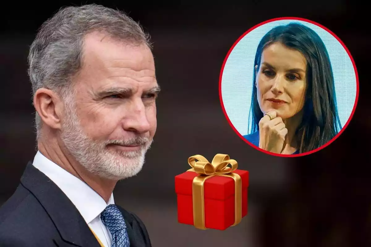 Montaje con la cara de Felipe en primer plano mirando seriamente a un recorte de la cara de Letizia con la misma expresión y un regalo rojo en medio