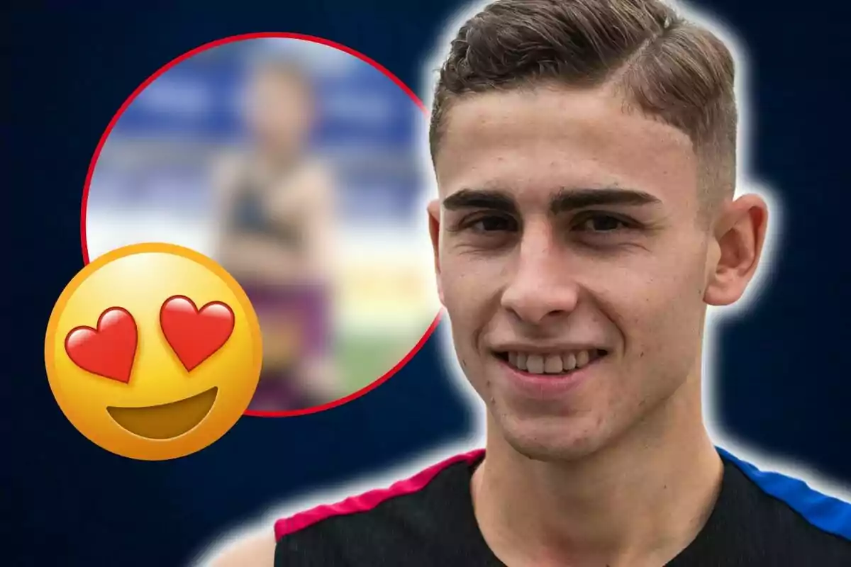 Un joven sonriente con un emoji de ojos de corazón y una imagen borrosa en el fondo.