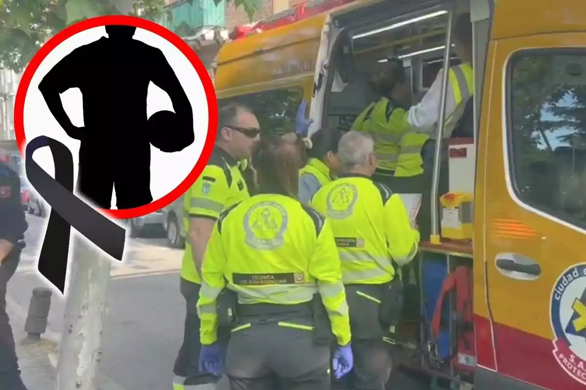 Un grupo de paramédicos con uniformes amarillos y negros atiende una emergencia junto a una ambulancia en Madrid, mientras un símbolo de luto y una silueta de un niño con un balón en la mano aparecen superpuestos en la imagen.