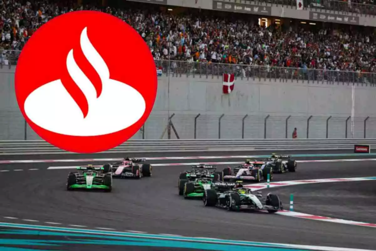 Carrera de autos de Fórmula 1 en un circuito con una multitud de espectadores y un logotipo rojo y blanco del Banco Santander superpuesto en la esquina superior izquierda. Carrera de autos de Fórmula 1 en un circuito con una multitud de espectadores y un logotipo rojo y blanco del Banco Santander superpuesto en la esquina superior izquierda.