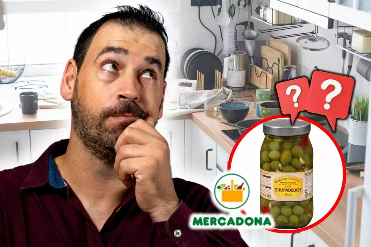 Hombre pensativo en una cocina con un frasco de aceitunas en un círculo resaltado y el logo de Mercadona.