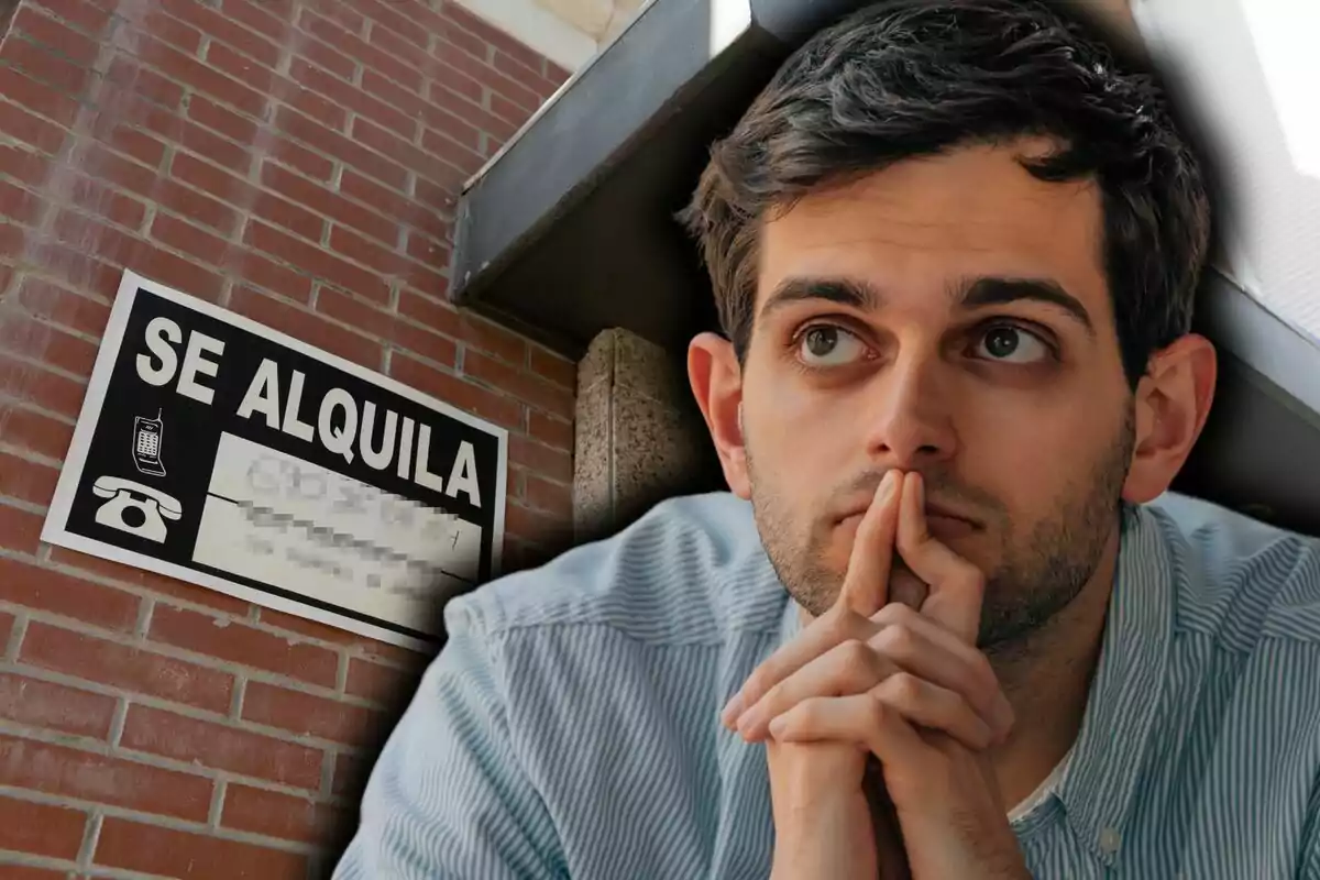 Hombre pensativo frente a un cartel de "Se Alquila" en una pared de ladrillo.