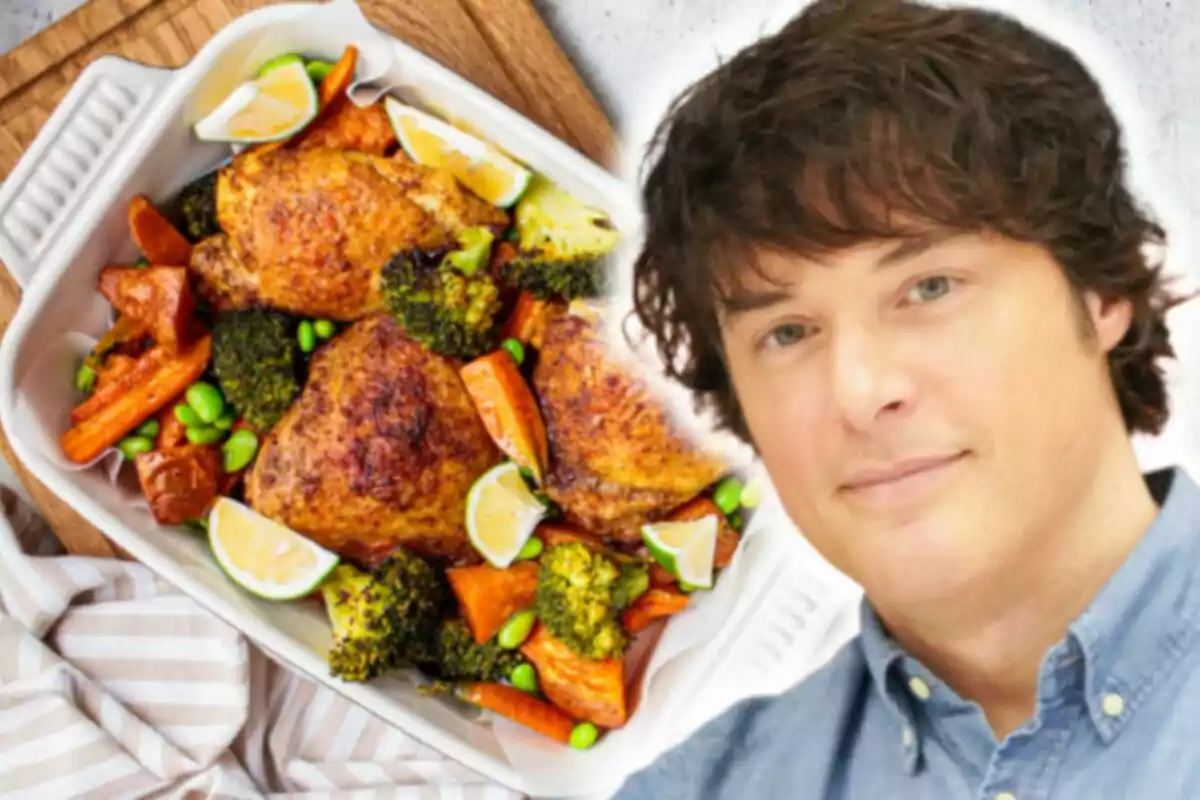 Jordi Cruz junto a un plato de pollo asado con verduras y rodajas de limón.