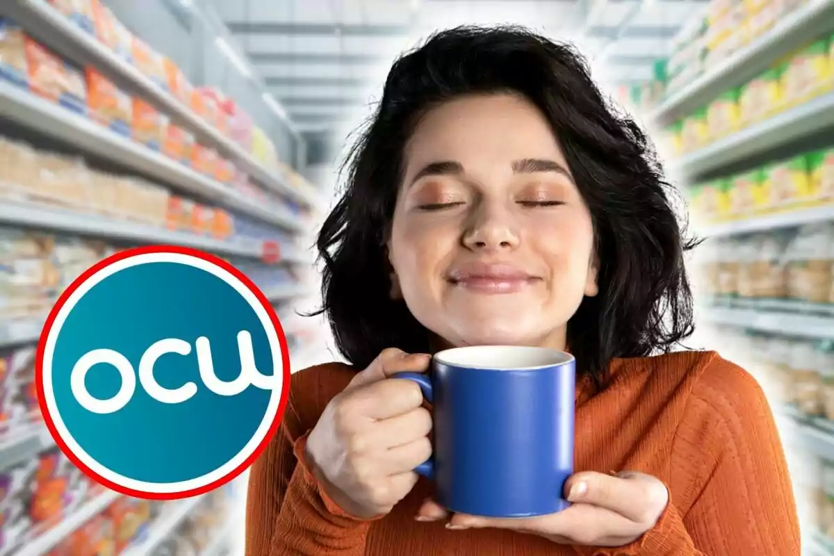 Mujer disfrutando de una bebida caliente en un supermercado con el logo de OCU en primer plano.