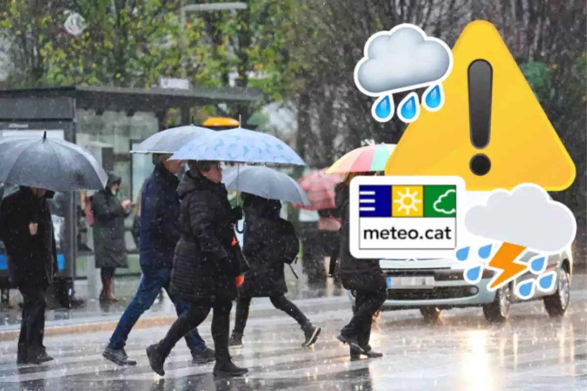 Montaje de fotos de gente paseando por la calle un día lluvioso con el paraguas abierto y, al lado, emojis de lluvia y peligro con el logo de Meteocat