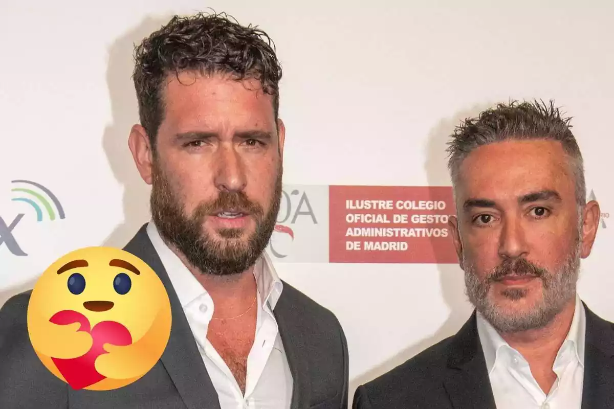 Montaje con un primer plano de Fran Antón y Kiko Hernández serios en un photocall juntos y un emoji enamorado