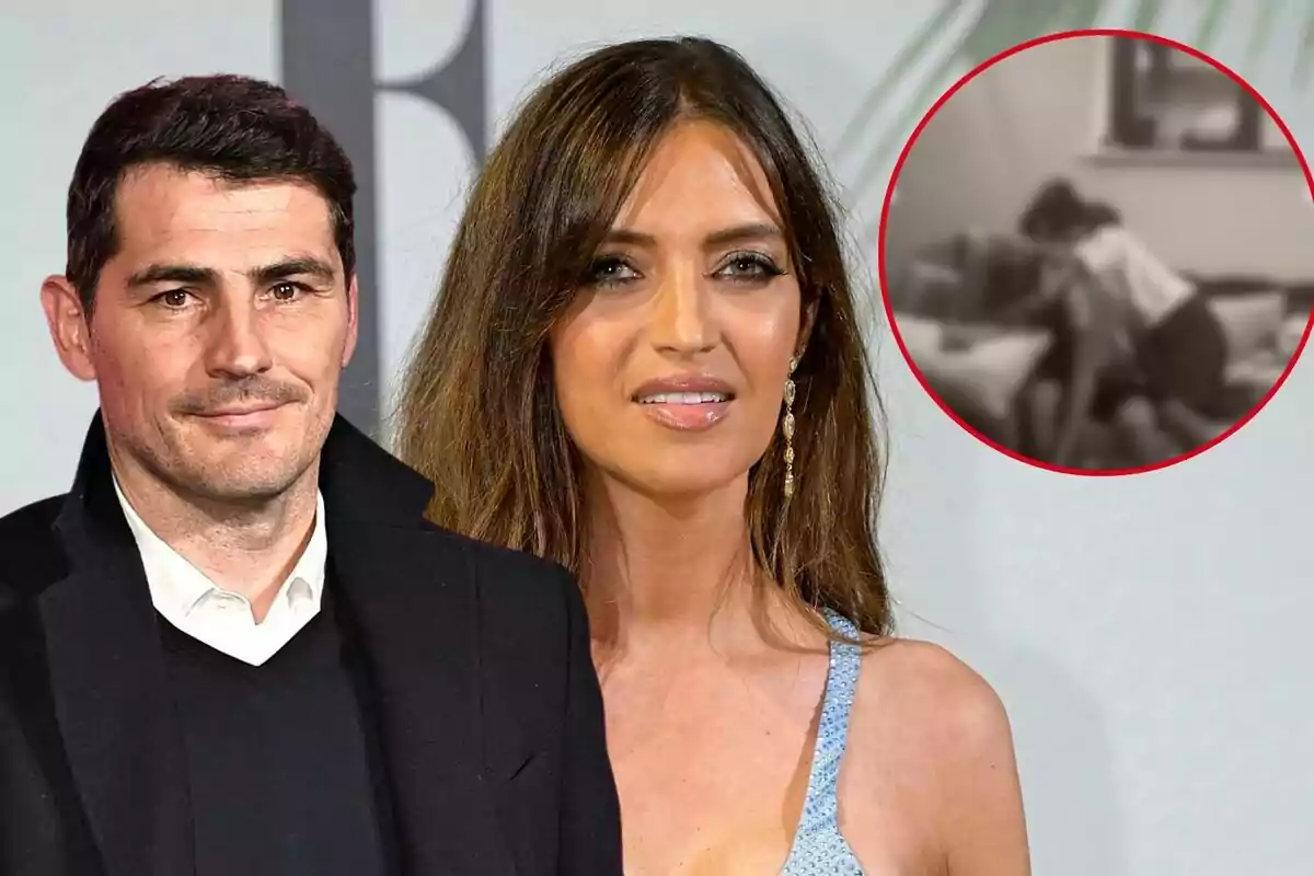 Iker Casillas y Sara Carbonero posando para una foto con una imagen en blanco y negro en un círculo rojo en la esquina superior derecha.