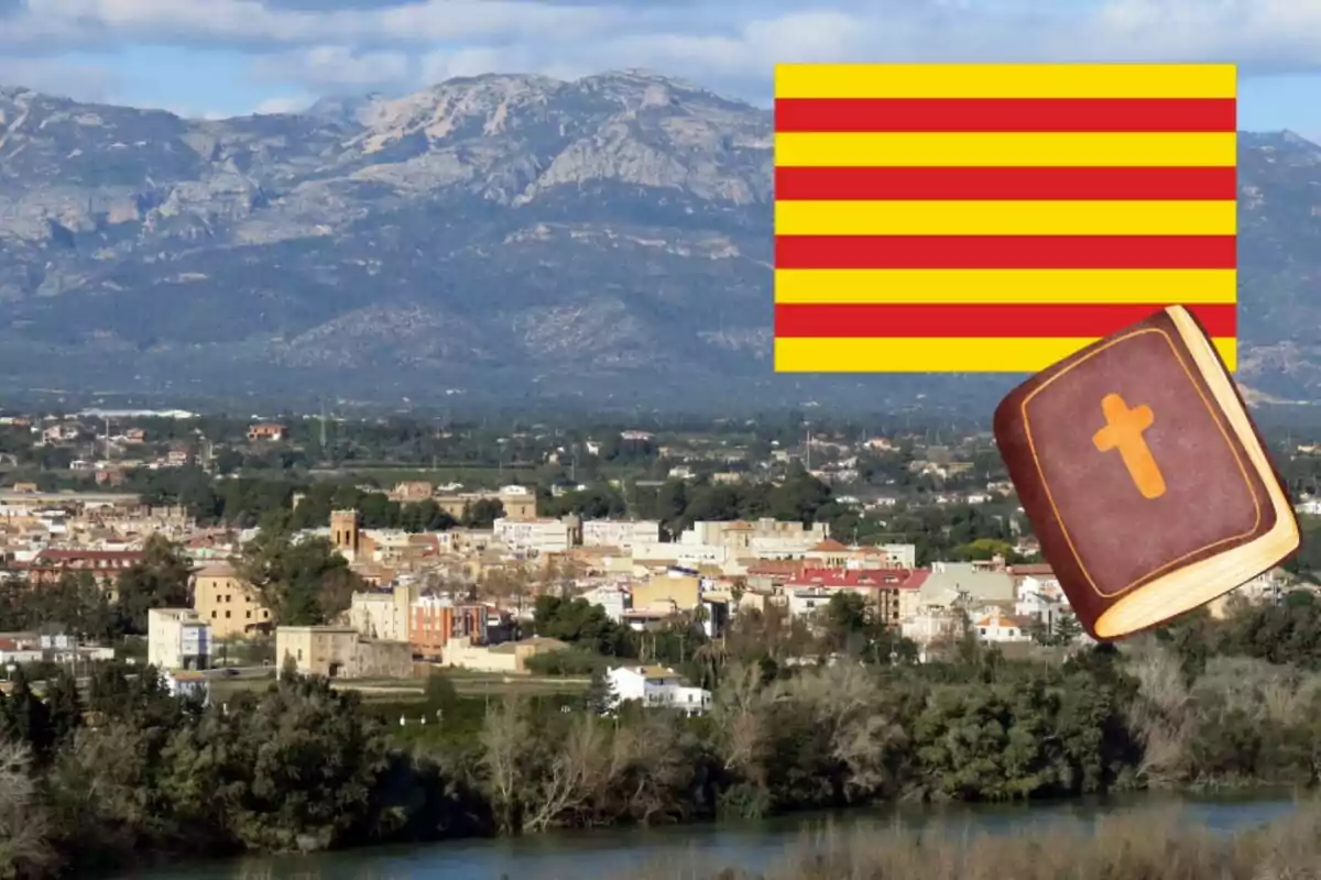 Montaje de una panorámica del pueblo de Jesús, la bandera de Cataluña y una Bíblia