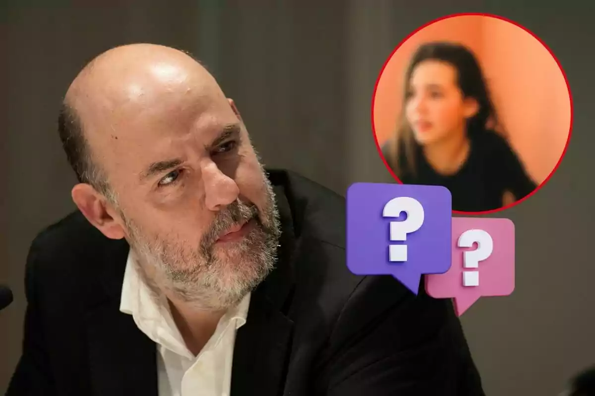 Jordi Basté con barba mirando hacia la derecha con una imagen borrosa de una mujer en un círculo rojo y dos íconos de signos de interrogación en primer plano.