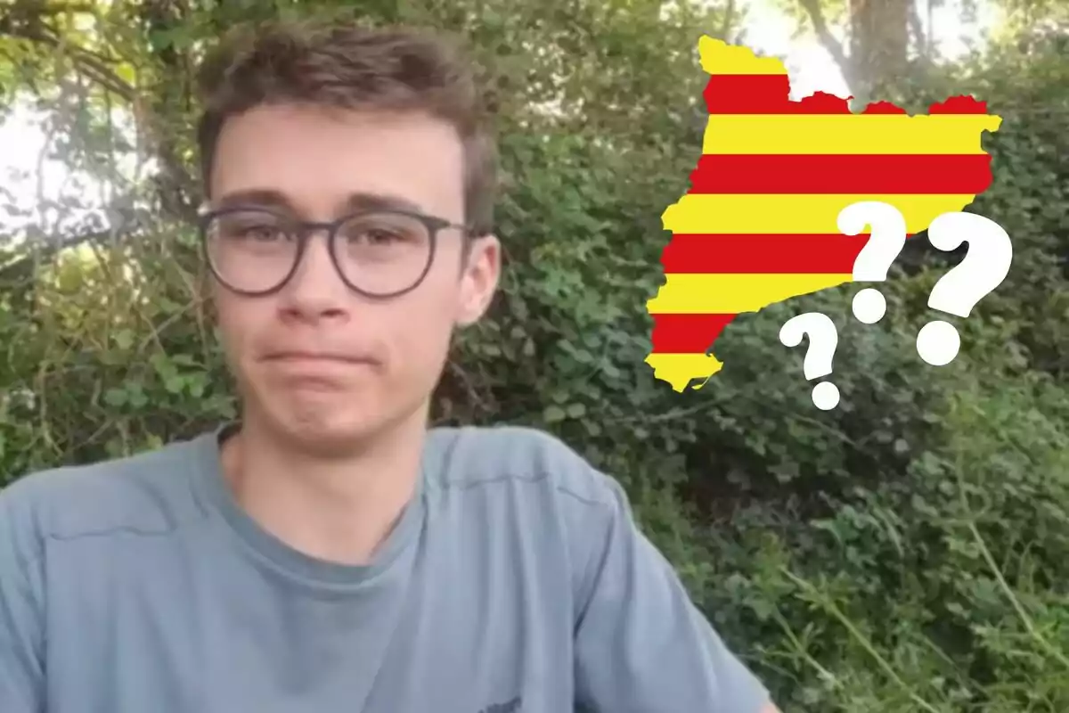 Jorge Rey con gafas y expresión pensativa, con un mapa de Cataluña y signos de interrogación al fondo.