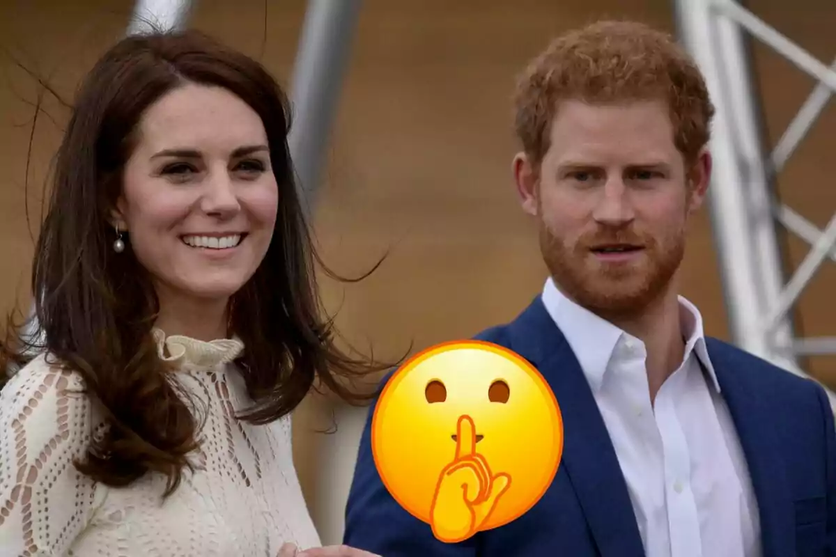 Kate Middleton y el príncipe Harry posan juntos al aire libre, con un emoji de silencio superpuesto en primer plano.