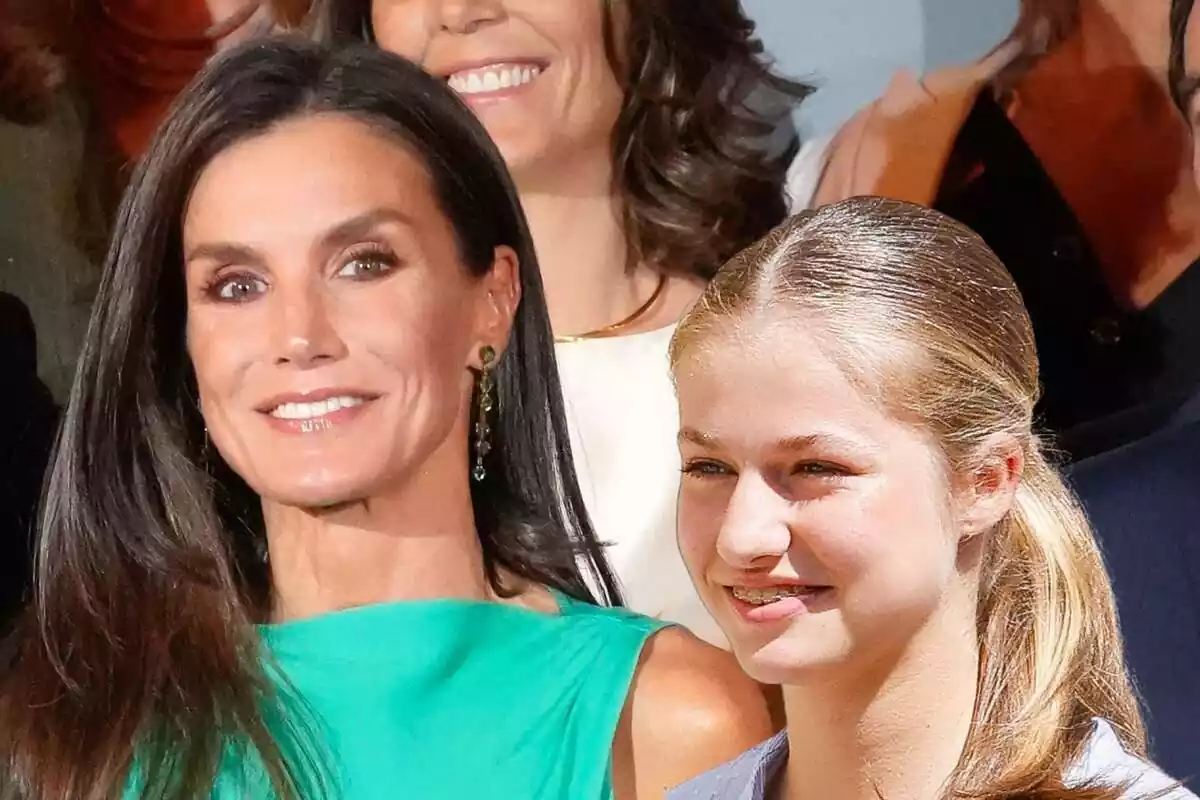 Montaje con la reina Letizia sonriendo con unos pendientes largos y la princesa Leonor con coleta y con brackets