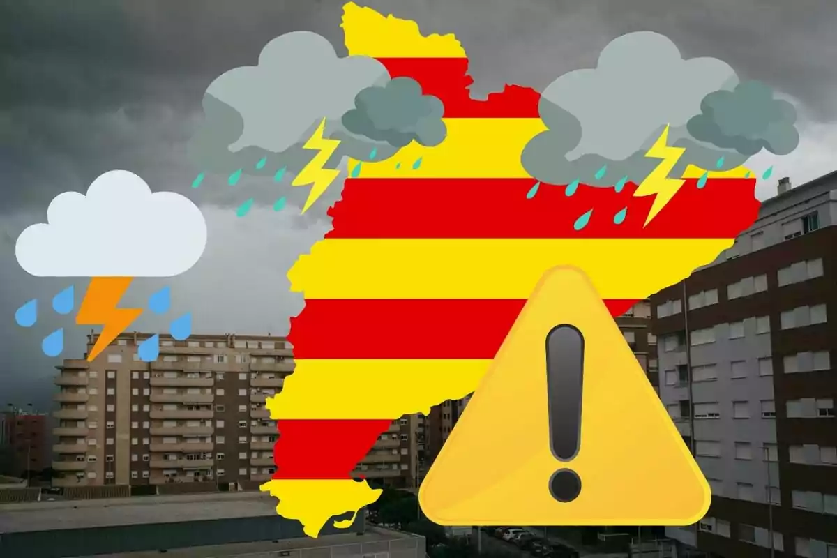 Mapa de Cataluña con símbolos de tormenta y un signo de advertencia sobre un fondo de edificios y cielo nublado.