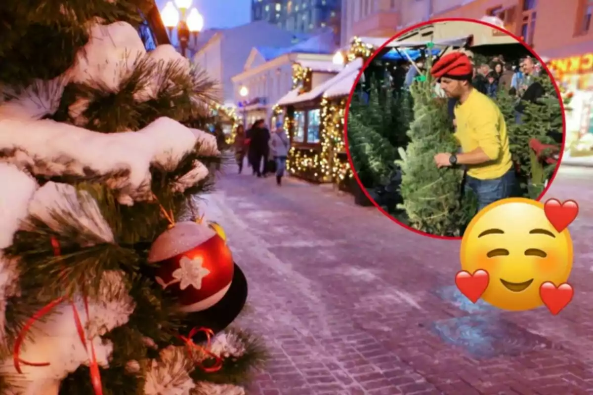 Una calle nevada decorada con luces navideñas y un árbol adornado con esferas rojas, en un recuadro un hombre con gorro rojo y suéter amarillo sostiene un árbol de Navidad, acompañado de un emoji sonriente con corazones.