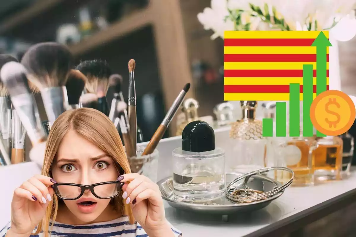 Montaje de una mesa con pinceles de maquillaje y perfumes, la bandera de Cataluña. un gráfico positivo de dinero y una chica sorprendida con las gafas bajadas