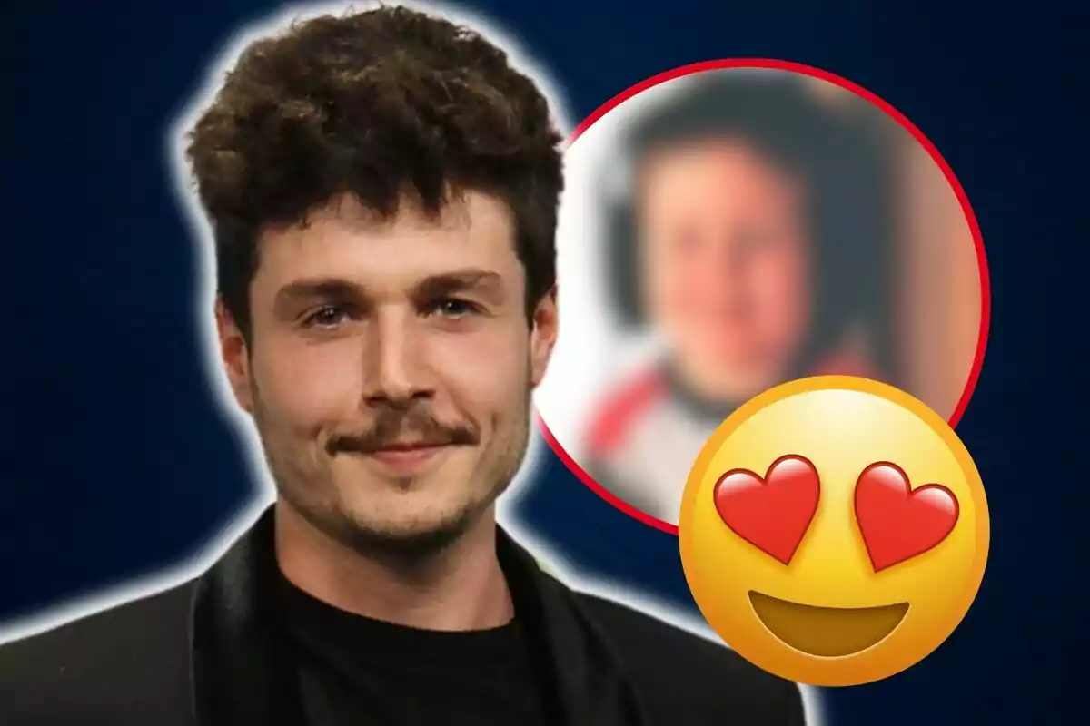 Un hombre con cabello rizado y bigote sonríe frente a una imagen borrosa enmarcada en un círculo rojo con un emoji de ojos de corazón superpuesto.