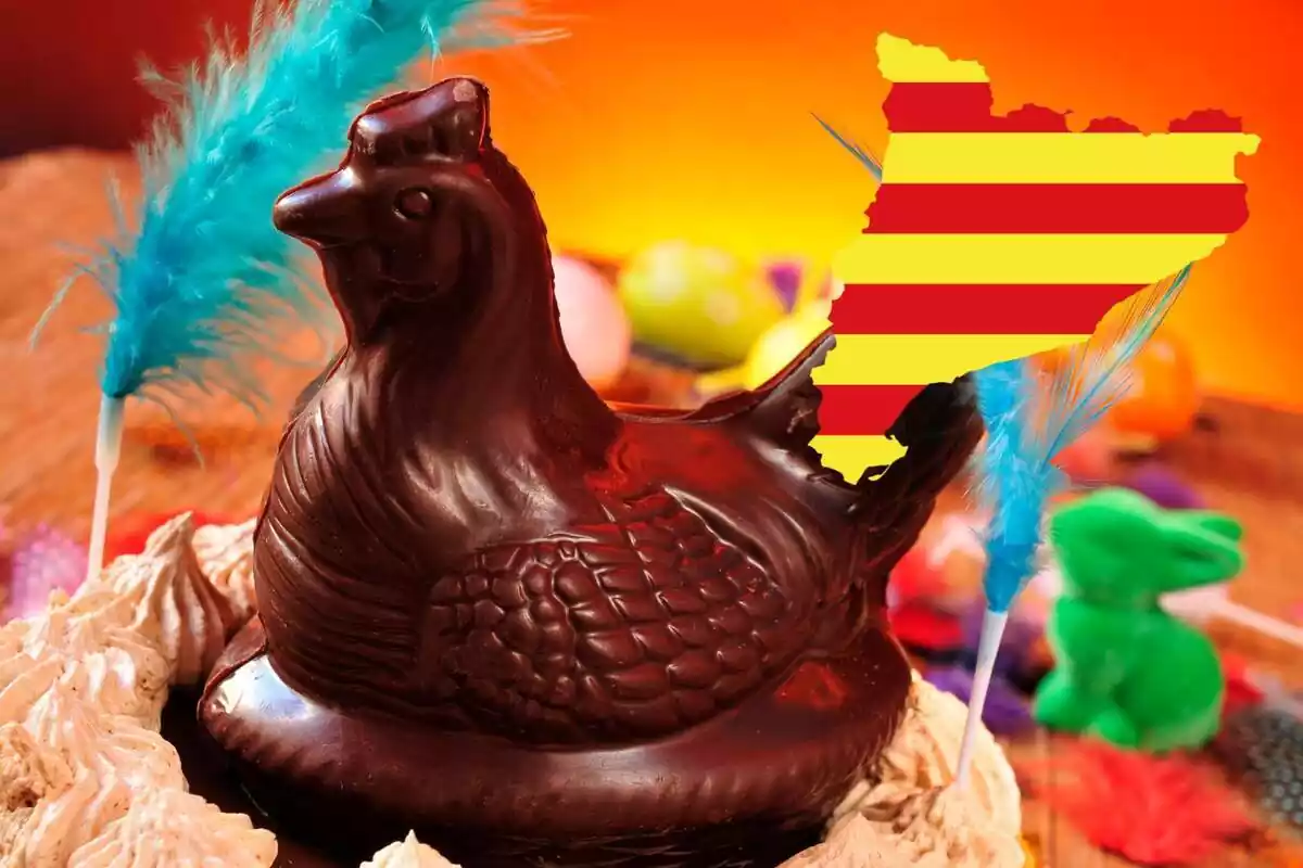Montaje de una mona de Pascua con plumas y una figura de chocolate en forma de gallina y la bandera de Cataluña
