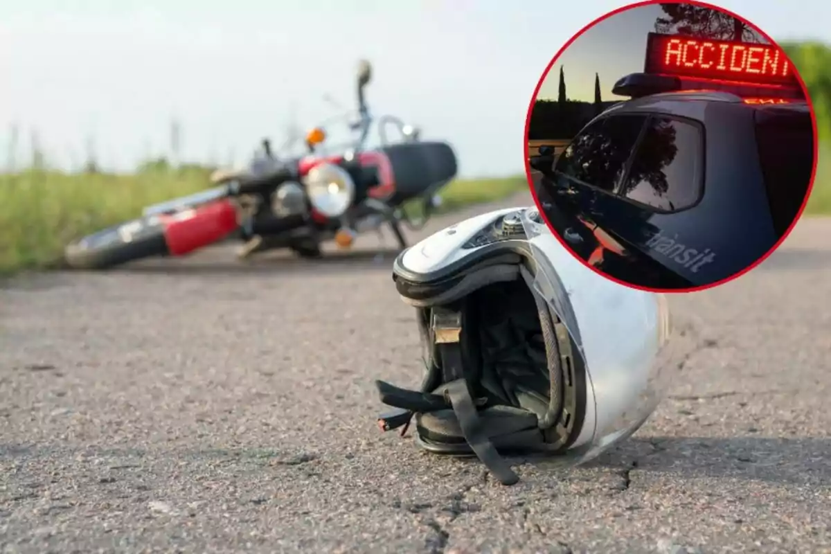 Casco de motocicleta en el suelo con una motocicleta caída al fondo y un recuadro que muestra un coche de tránsito con un letrero de "Accidente".