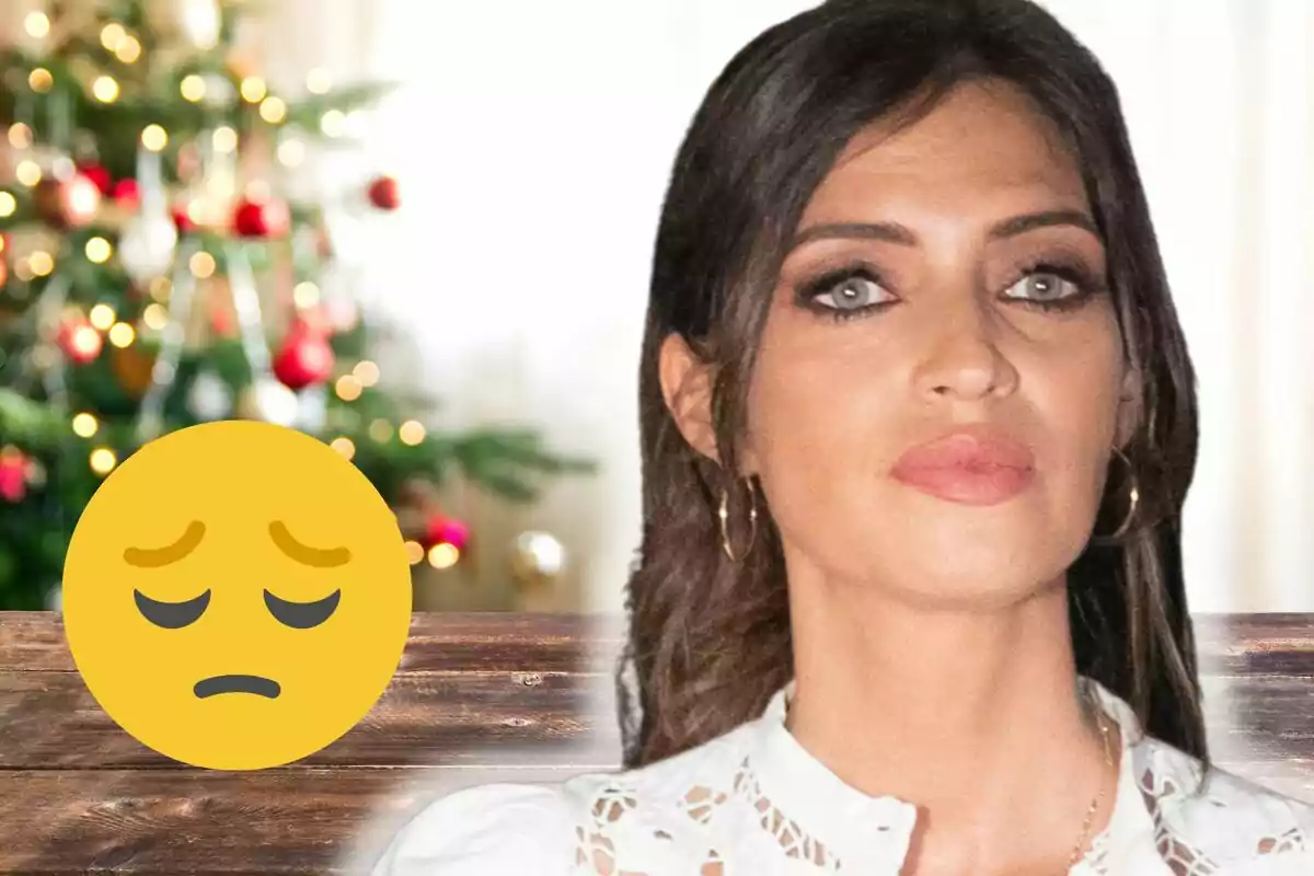 Sara Carbonero con expresión seria junto a un emoji triste y un árbol de Navidad desenfocado al fondo.