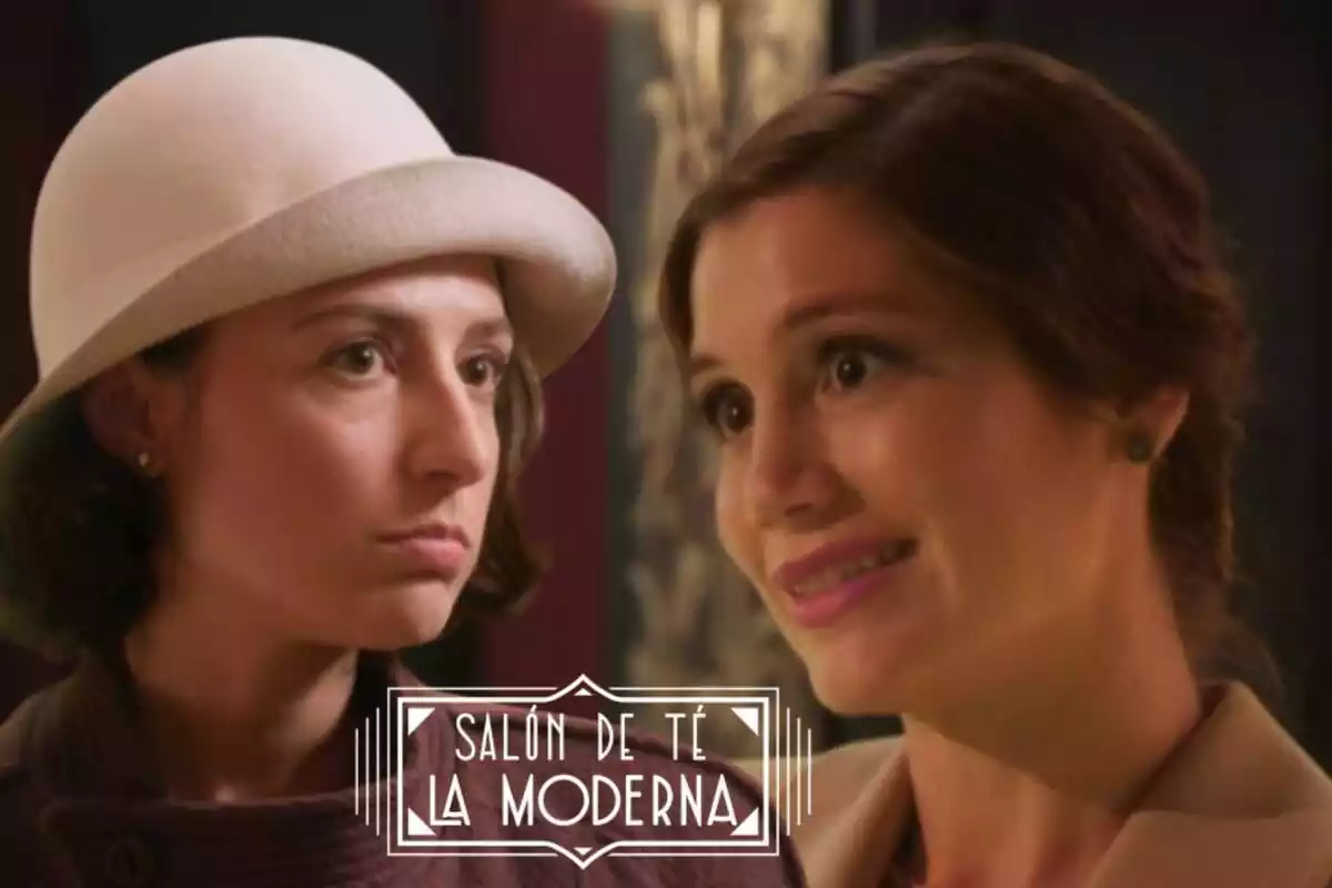 Montaje de 'La Moderna' con Inés con un sombrero blanco y Olga hablando
