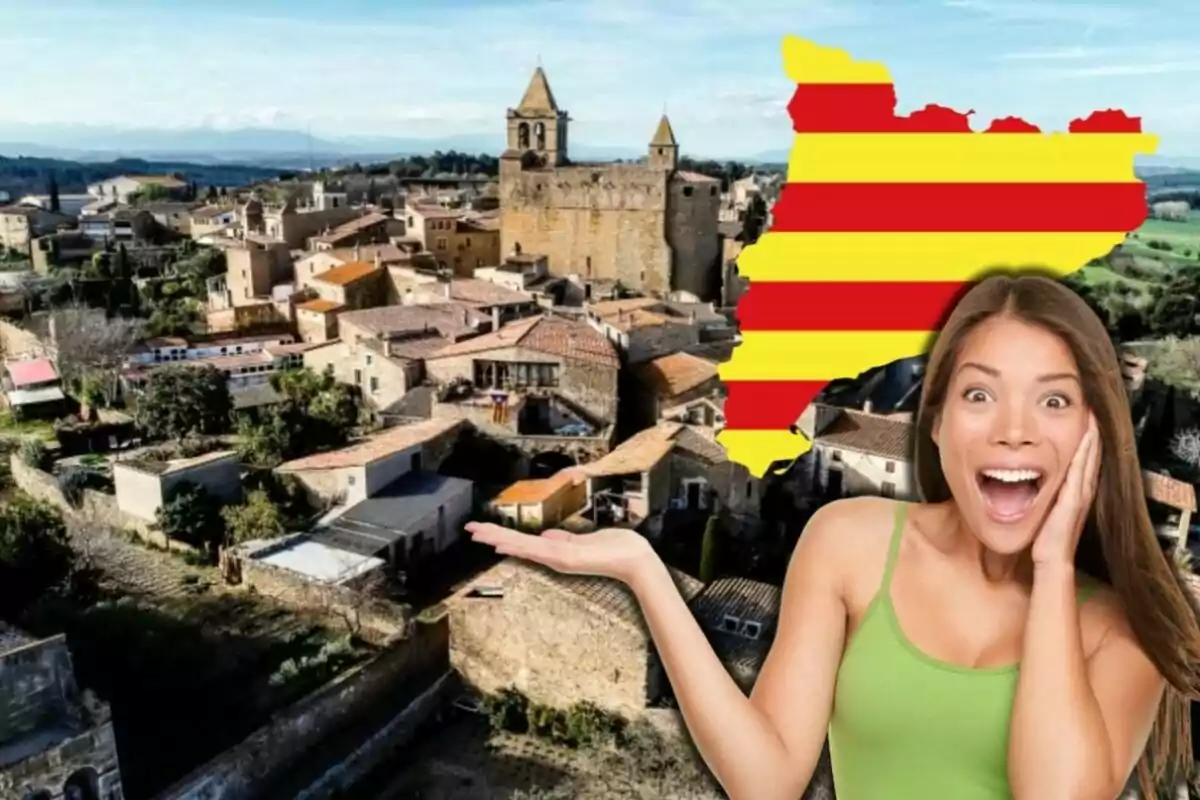 Una mujer sonriente con una camiseta verde aparece en primer plano sobre un fondo de un pueblo con una iglesia y un mapa con la bandera catalana.