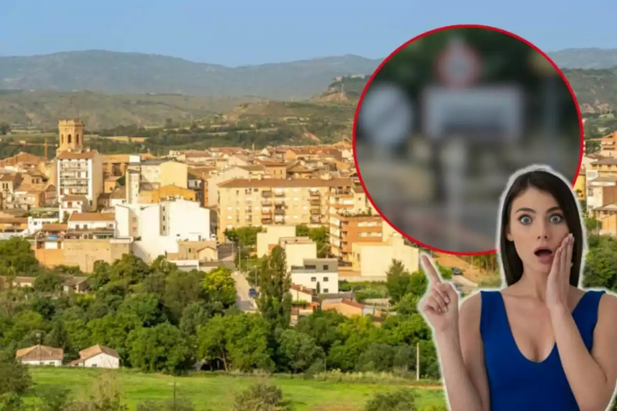 Una mujer sorprendida señala un área borrosa en una imagen de un pueblo con edificios y montañas al fondo.