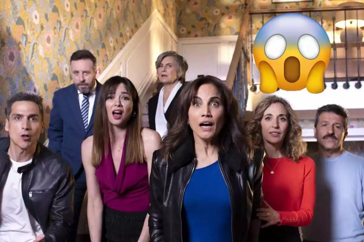 Montaje de los personajes de '4 Estrellas' junto a un emoji sorprendido