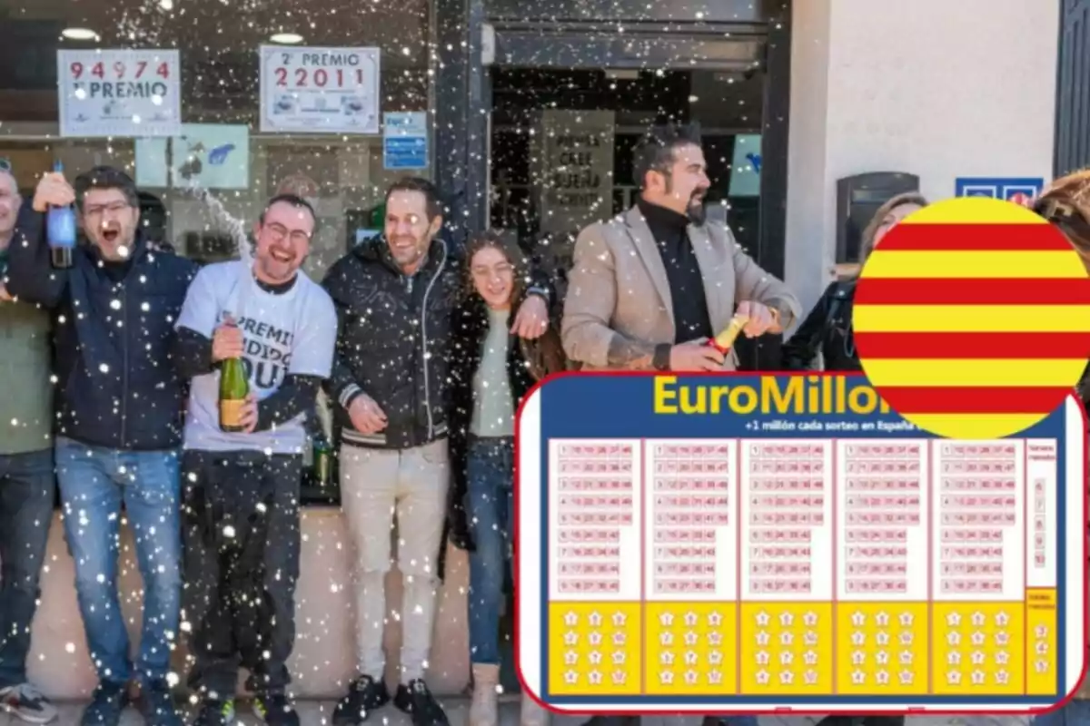 Un grupo de personas celebra con botellas de champán frente a una administración de lotería, con carteles que indican los números ganadores y un boleto de EuroMillones en primer plano.