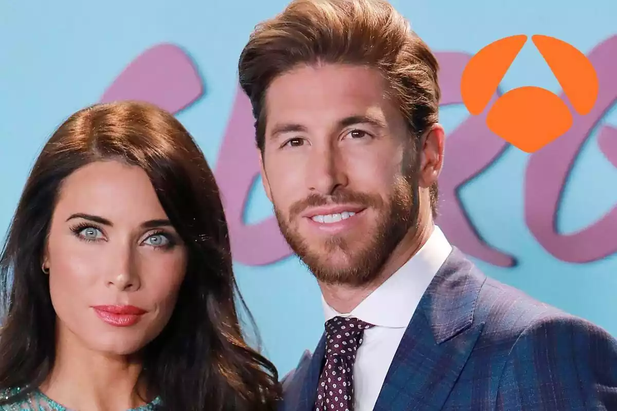 Montaje de Pilar Rubio sonriendo con los labios rosas junto a Sergio Ramos sonriendo con un traje azul y corbata roja y el logo de Antena 3