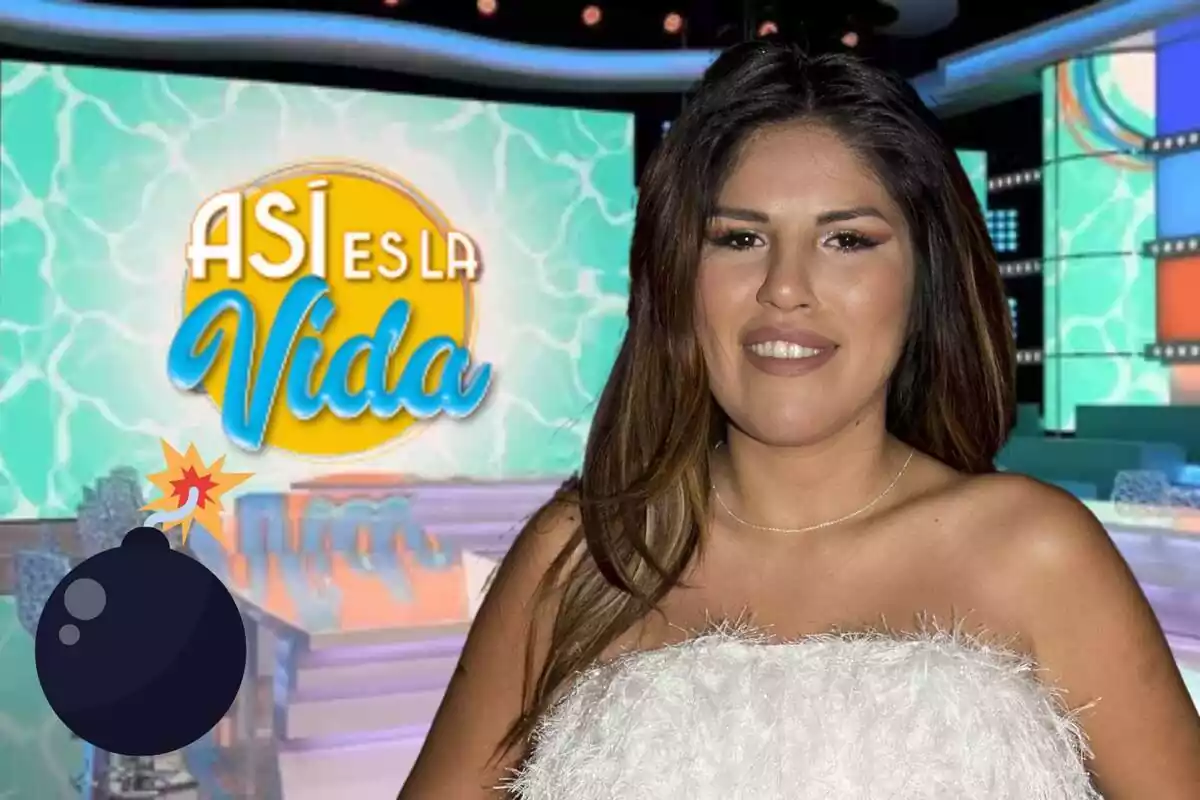 Montaje con el plató de 'Así es la vida' al fondo, Isa Pantoja sonriendo con un jersey sin hombros blanco, el logo del programa y una bomba