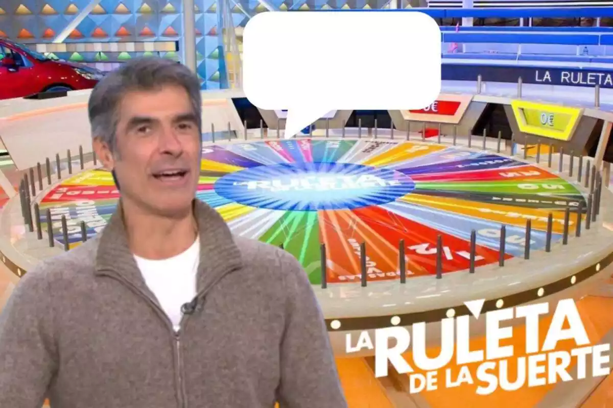 Montaje con el plató de 'La Ruleta de la Suerte', Jorge Fernández hablando con una chaqueta marrón, un comentario y el logo del programa