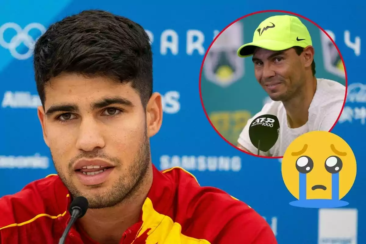 Carlos Alcaraz en una conferencia de prensa con una imagen de Rafa Nadal en un círculo rojo y un emoji llorando.