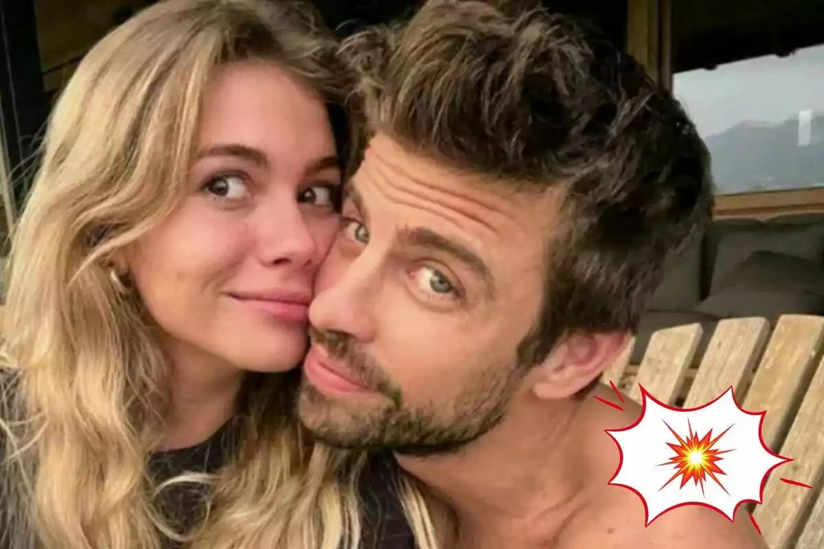 Clara Chía y Gerard Piqué sonriente posando para una selfie en un ambiente al aire libre.