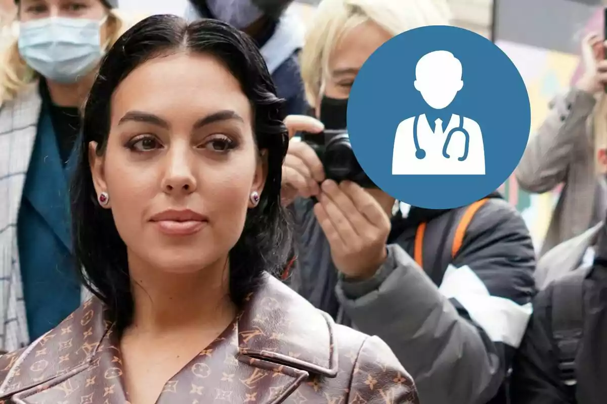 Georgina Rodríguez con cabello oscuro y chaqueta de diseño está rodeada de personas, algunas con cámaras y mascarillas.