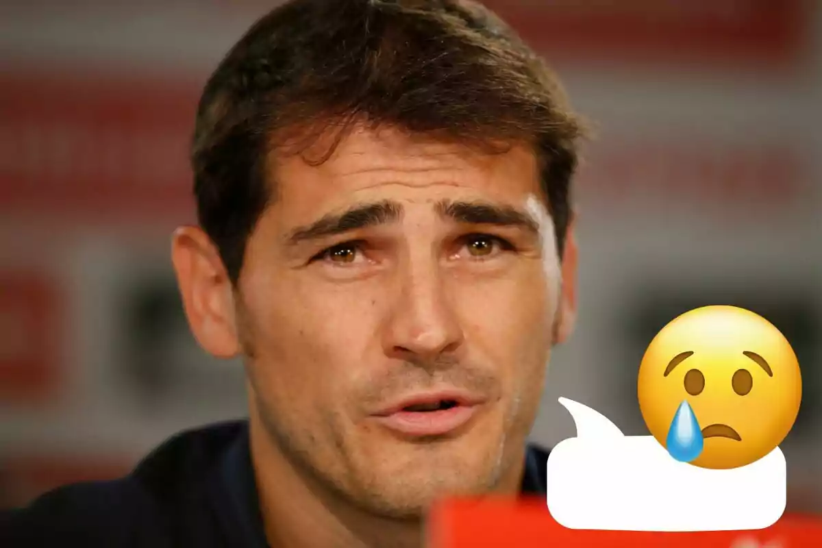 Montaje de un primer plano de Iker Casillas serio, un mensaje y un emoji llorando