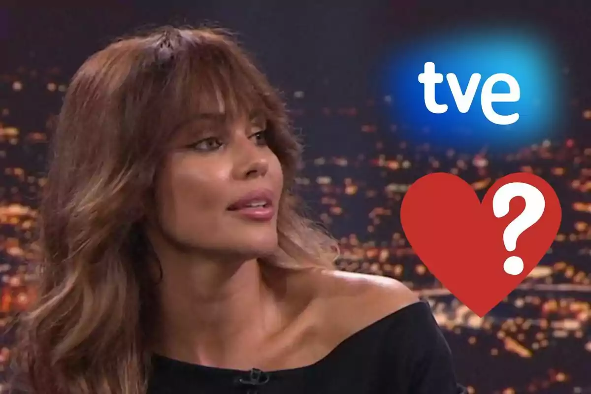 Lara Álvarez con cabello castaño y flequillo en un estudio de televisión con un logotipo de TVE y un corazón con un signo de interrogación.