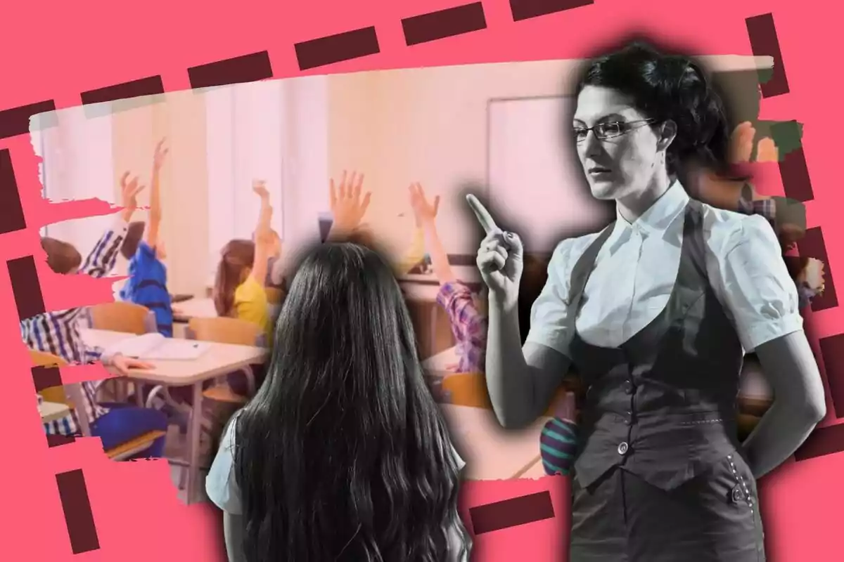 Una mujer de espaldas observa a una maestra que señala con el dedo mientras varios niños levantan la mano en un salón de clases con fondo rosa y detalles gráficos.