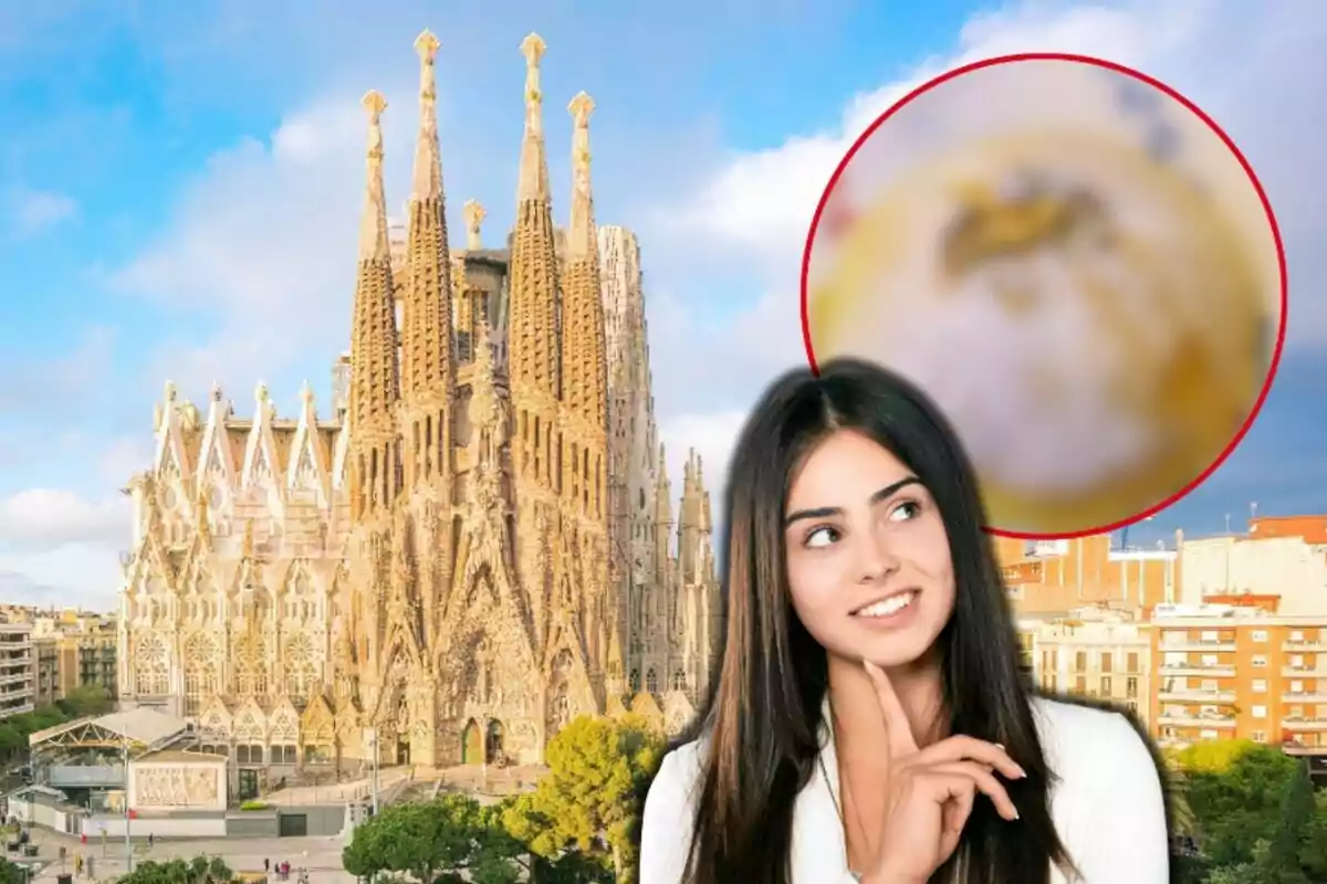 Una mujer sonriente con la Sagrada Familia de fondo y un círculo rojo con una imagen borrosa en la esquina superior derecha.