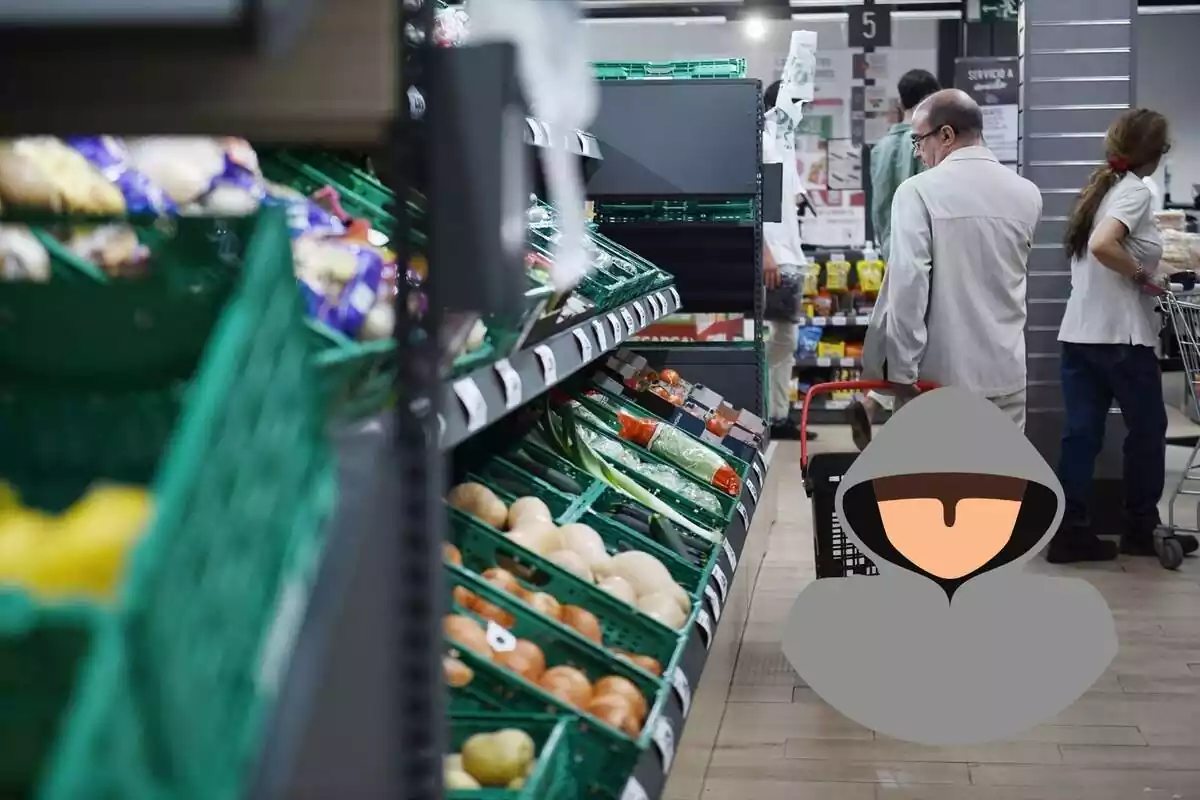 Montaje con el interior de un supermercado en la sección de verduras y un ladrón
