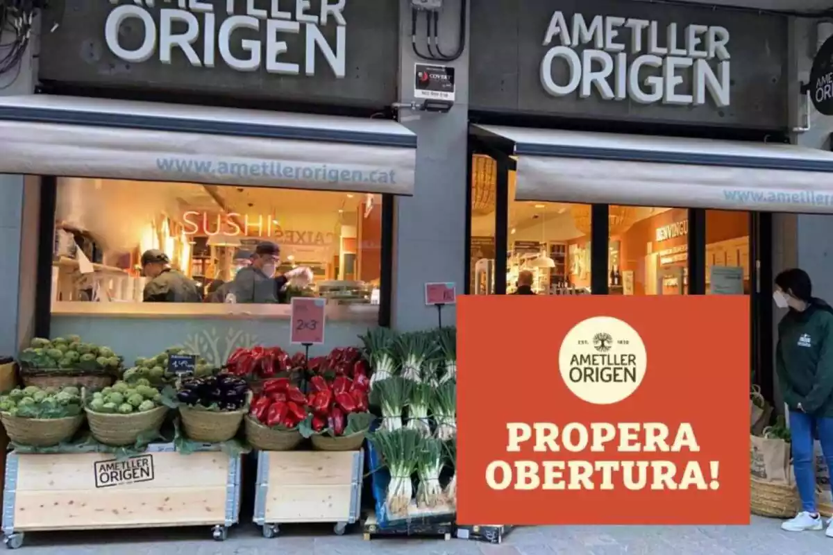 Montaje de una tienda de Ametller Origen y un cartel de próxima apertura