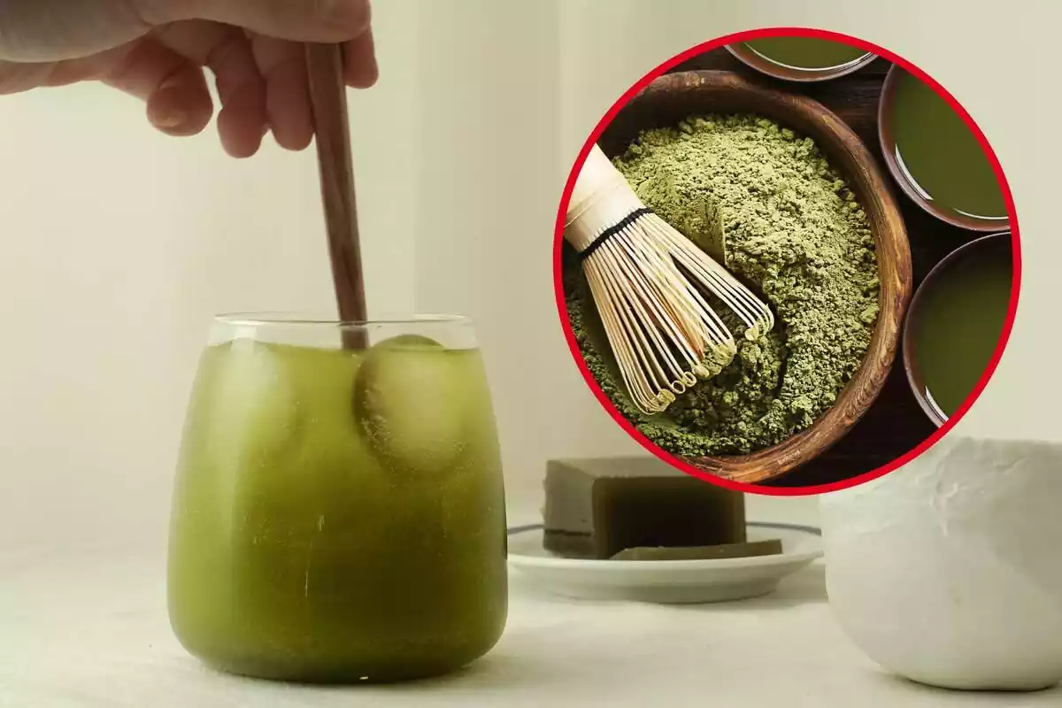 Montaje con una mano removiendo un vaso con té matcha y un círculo con un bol y lleno de matcha en polvo