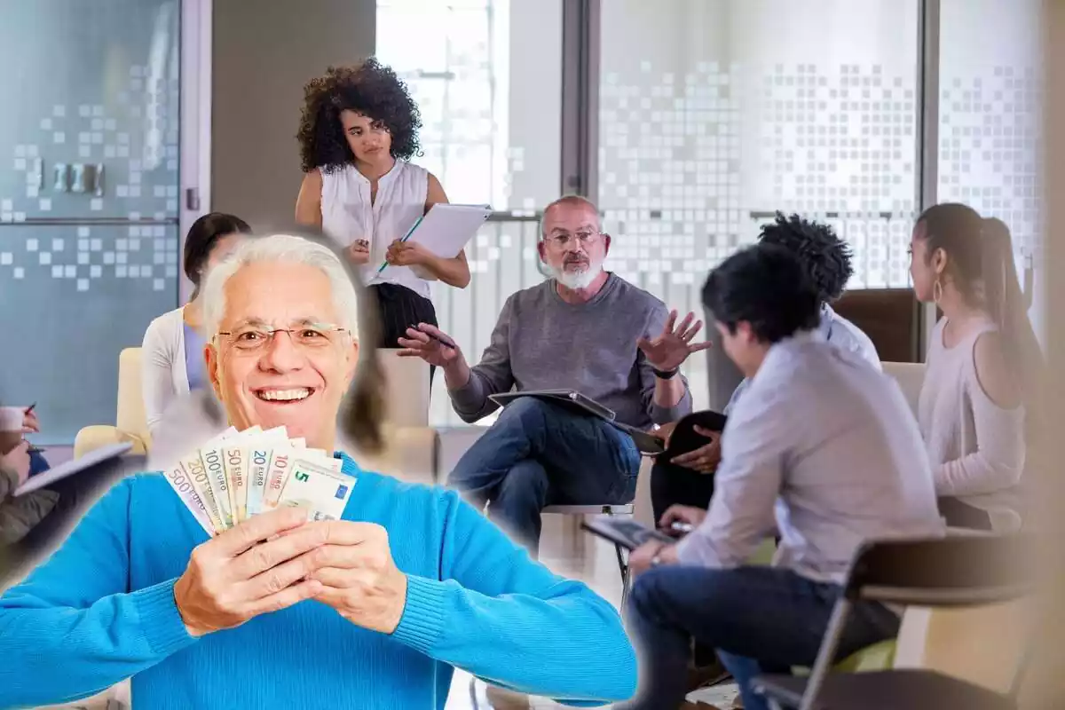 Varias personas sentadas en una reunión de vecinos, y un hombre con billetes de euro