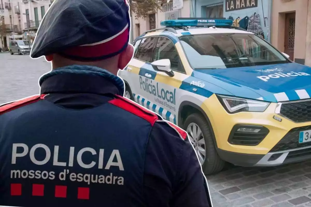 Imagen de un Mosso d'Esquadra de espaldas delante de un coche de la Policía Local en la Bisbal d'Empordà