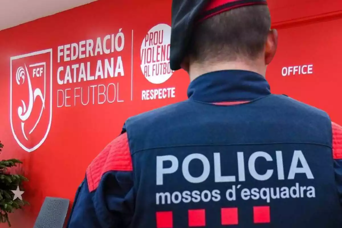 Imagen de un Mosso d'Esquadra de espaldas en las oficinas de la Federació Catalana de Futbol
