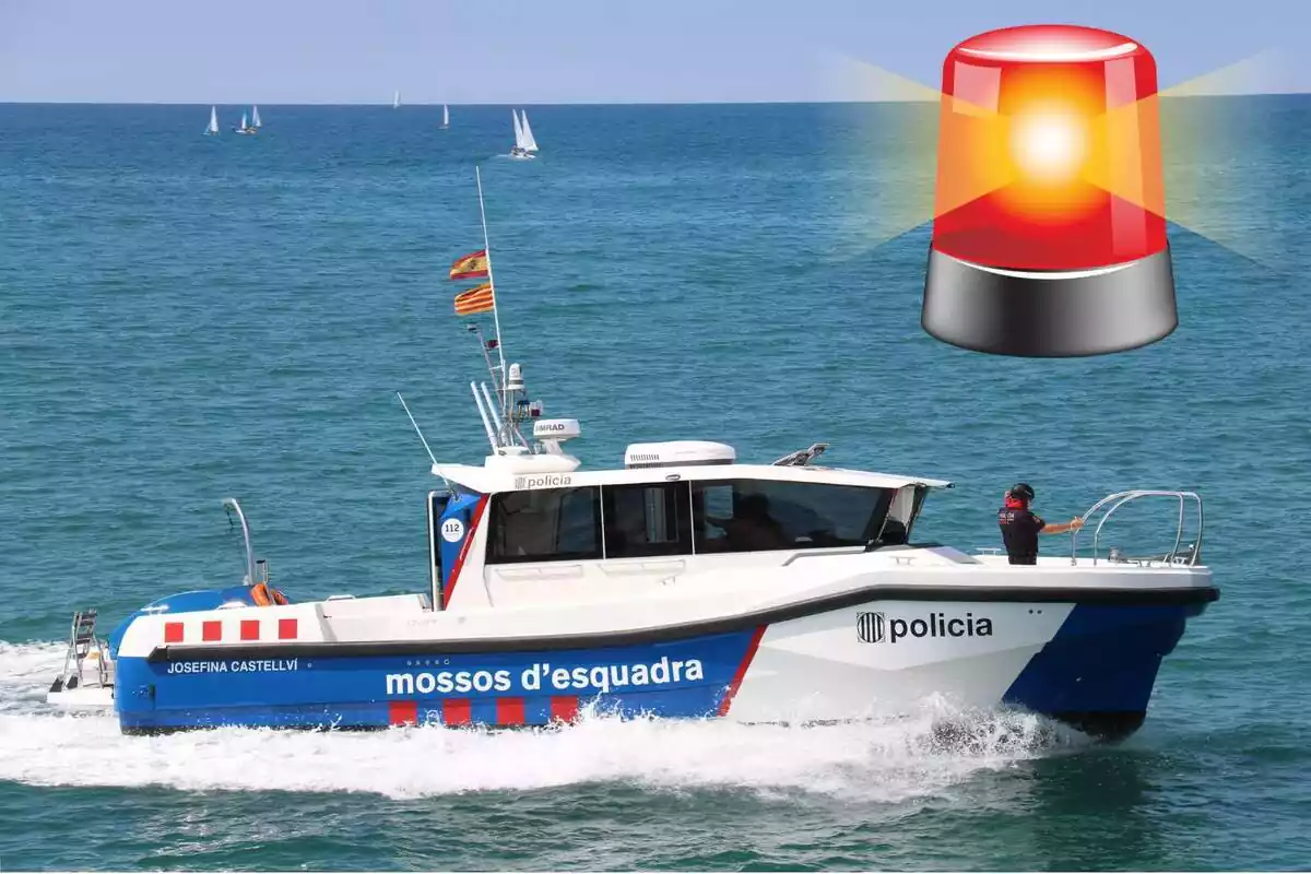 Plano medio de un agente de los Mossos d'Esquadra de espaldas