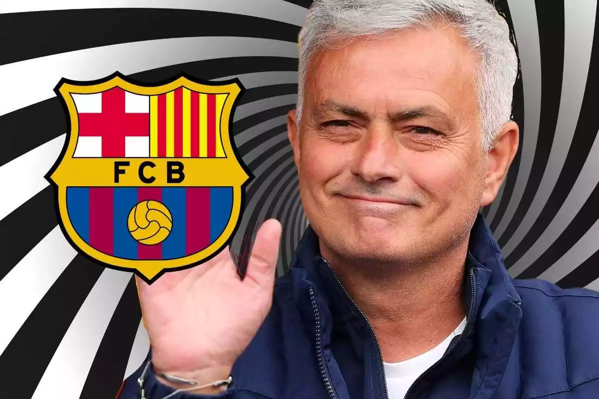 José Mourinho sonriendo al lado del escudo del FC Barcelona