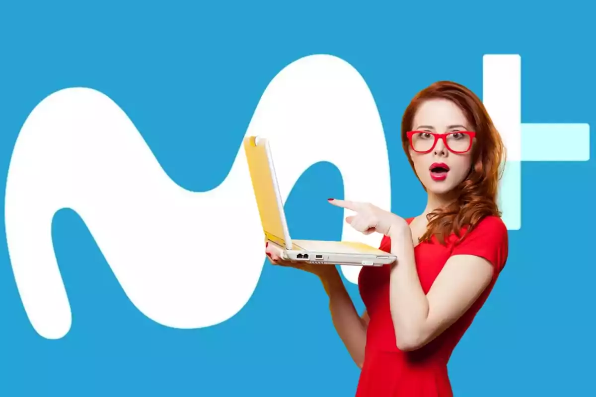 Logo de Movistar Plus+ con una mujer vestida de rojo señalando un ordenador