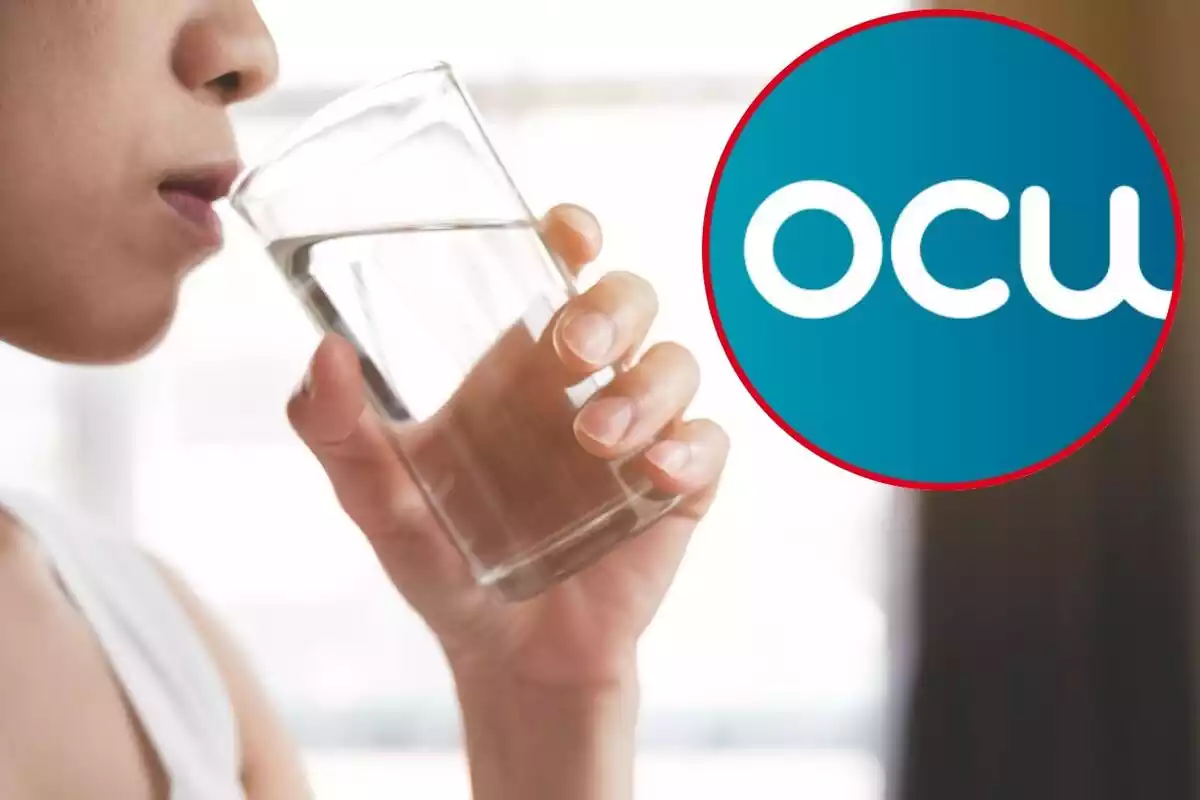 Mujer bebiendo un vaso de agua y logo de la OCU